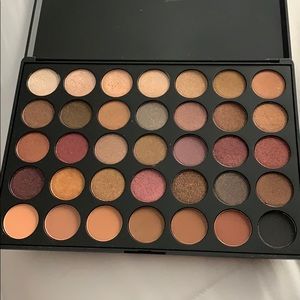 Eyeshadow palette